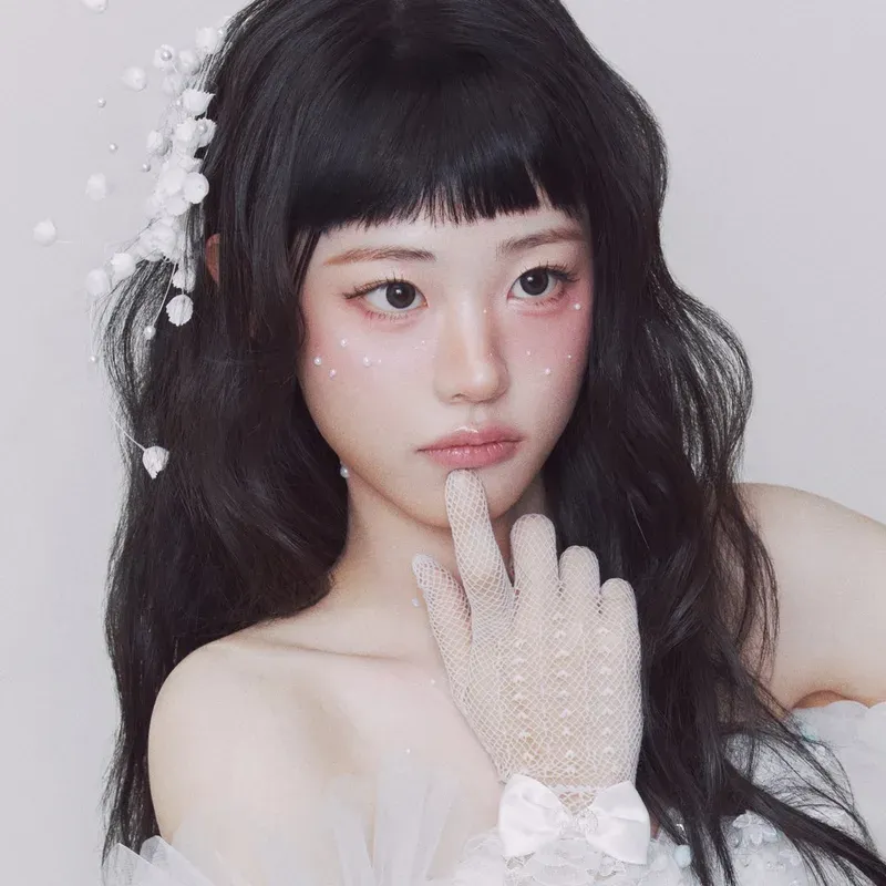 Hina · QWER profile photo